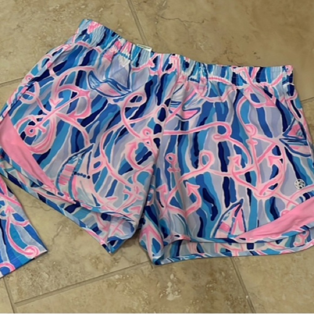 EUC size S Lilly Pulitzer Ocean Trail Short, Pattern is Reel Nauti